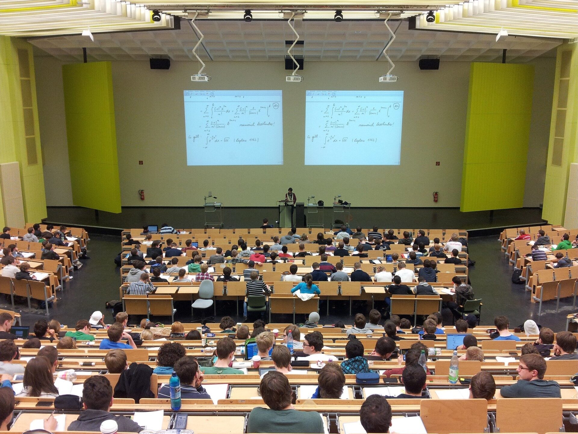 https://w.horasis.org/wp-content/uploads/university-105709-1.jpg